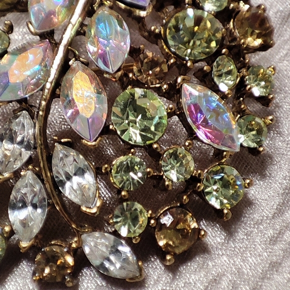 Clear Aurora Borealis Navette Mint Green Vintage Gold Tone Brooch Canary Topaz - Picture 6 of 10